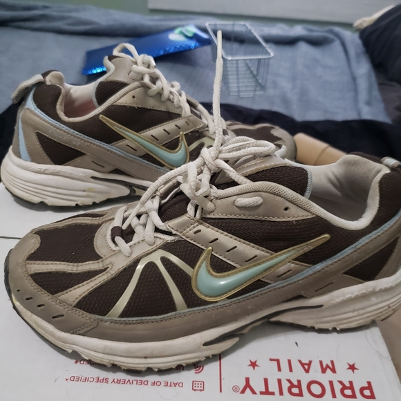 Nike Sneakers | size 8.5 - Picture 2 of 5